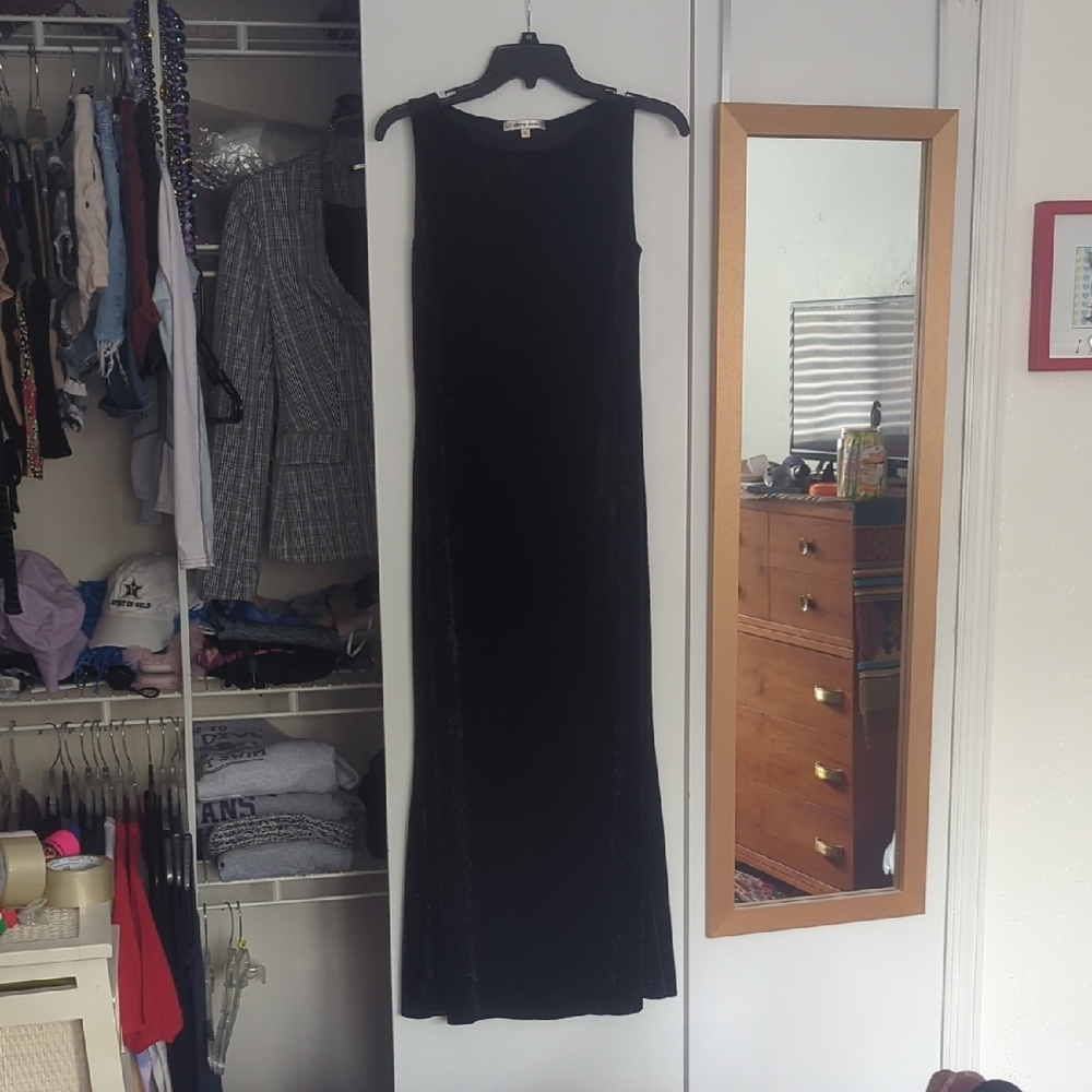 Black Velvet Sleeveless Dress